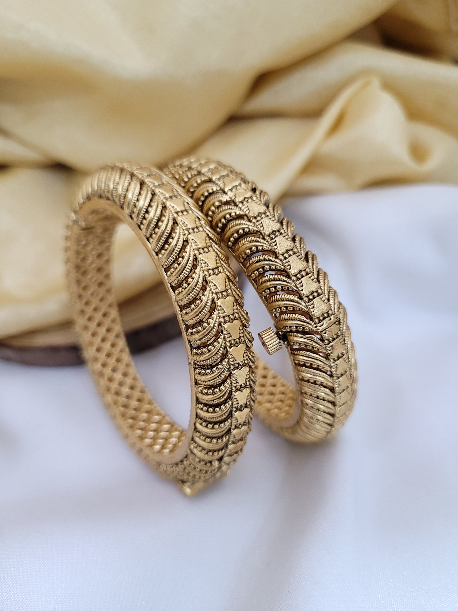 Golden Trending Bangle