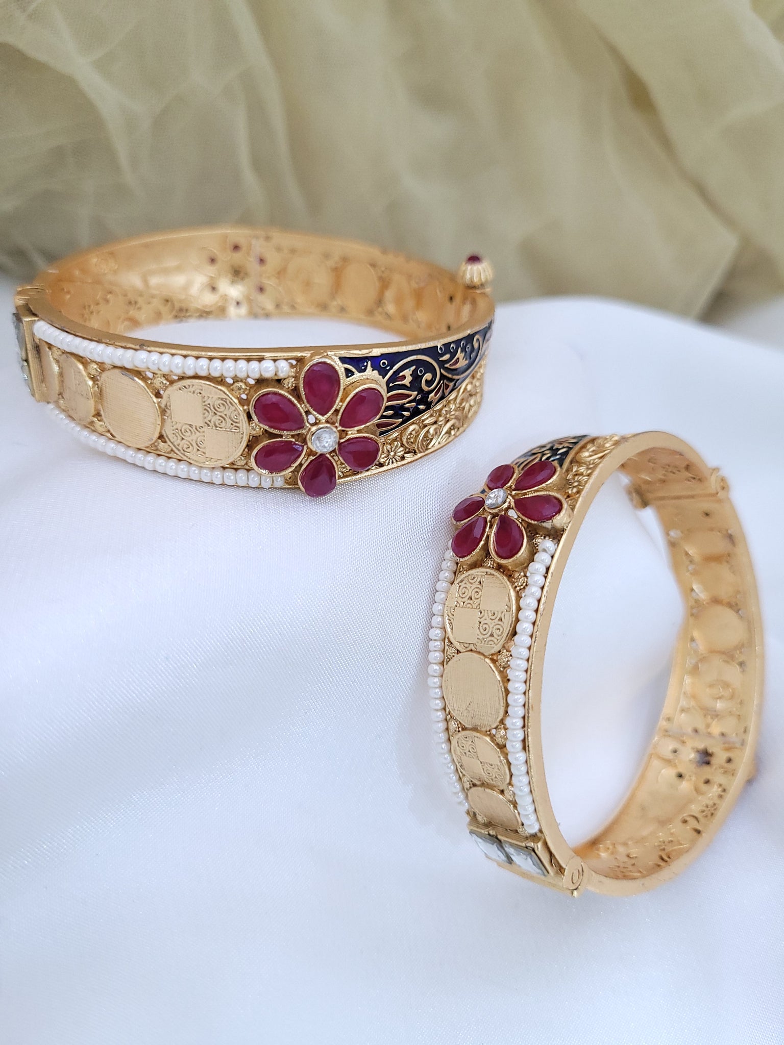 Golden Trending Bangle