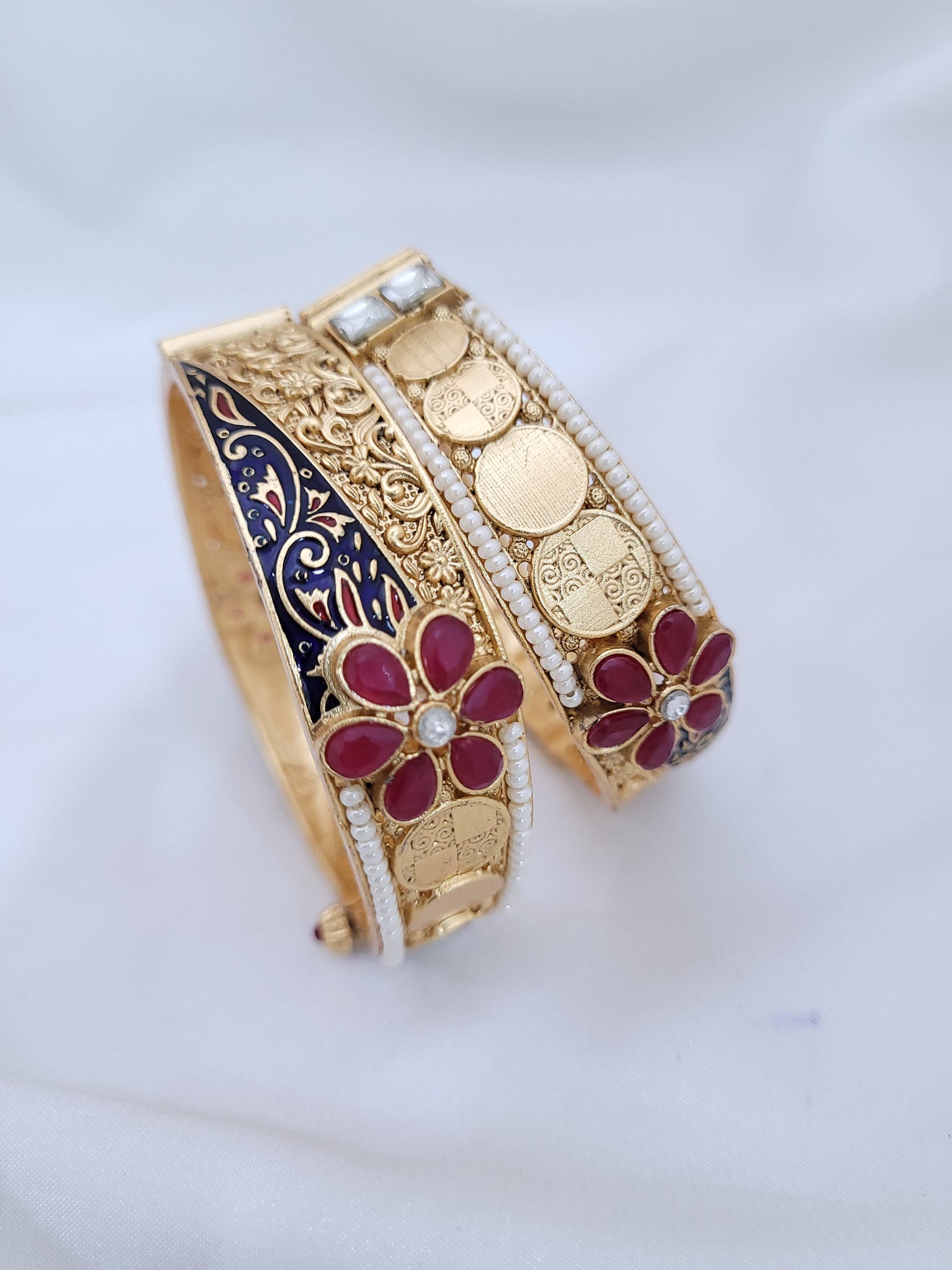 Golden Trending Bangle