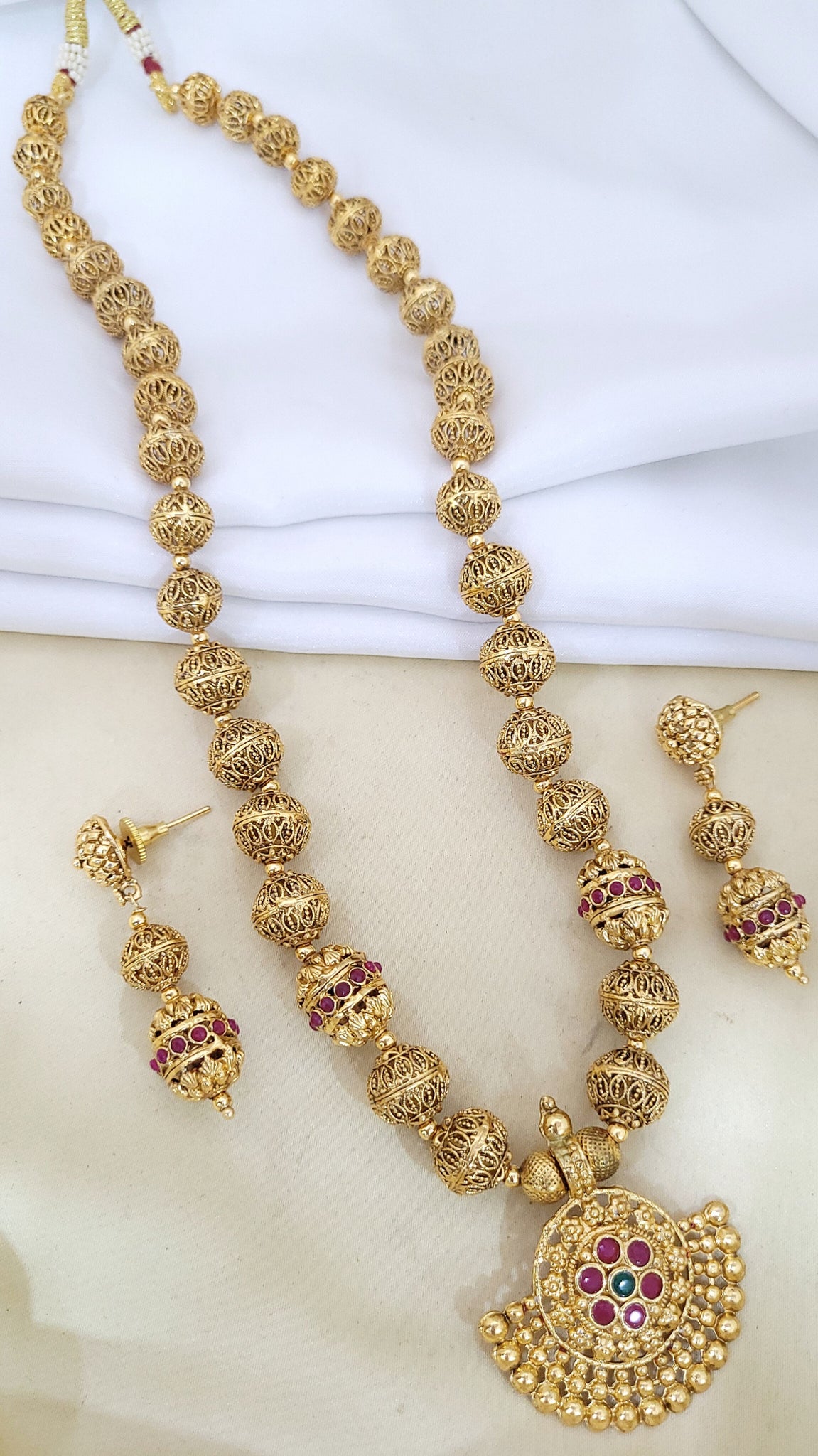 Golden Pendal Set Mala