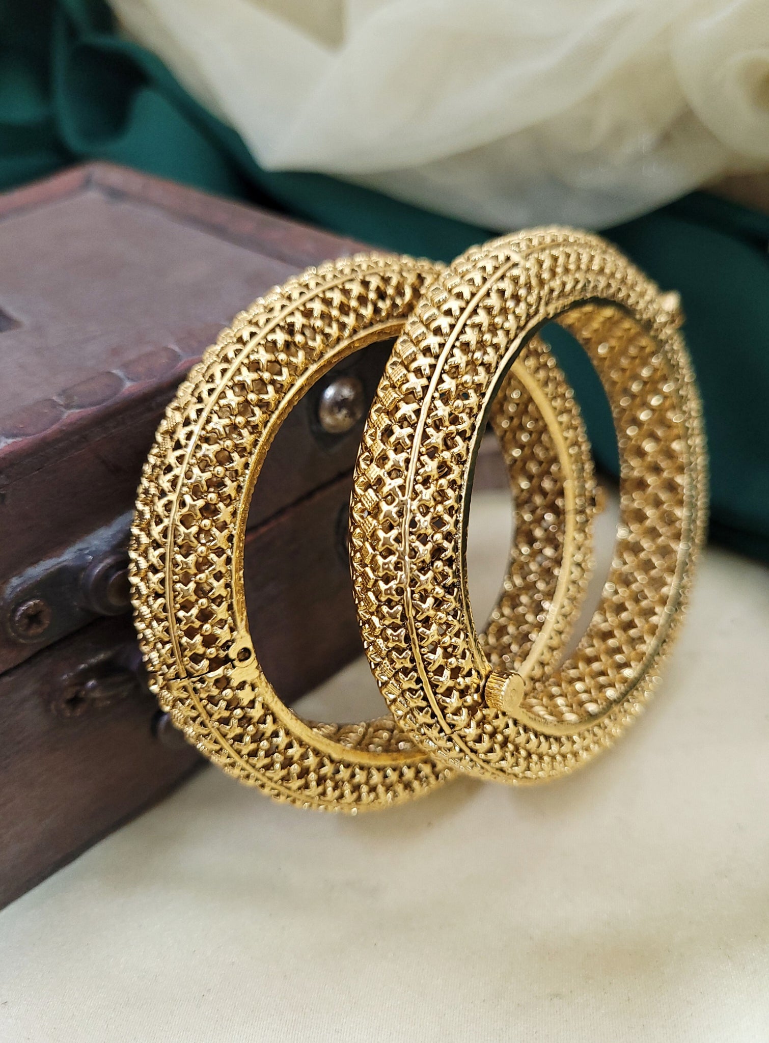 Golden Netted Design Bangle