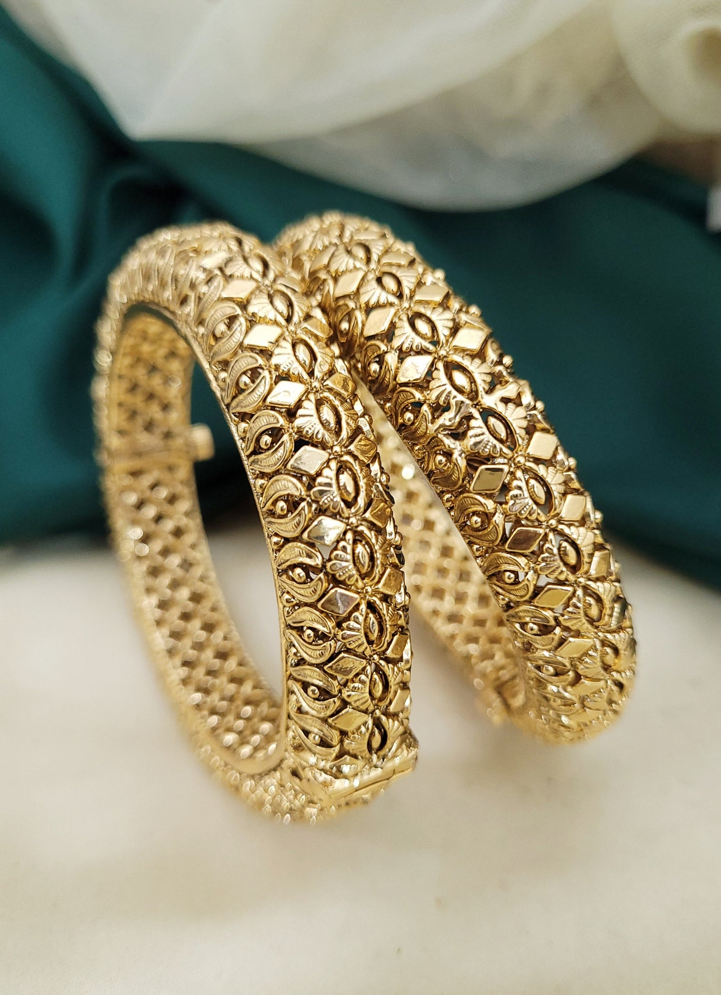 Best Quality Golden Bangle