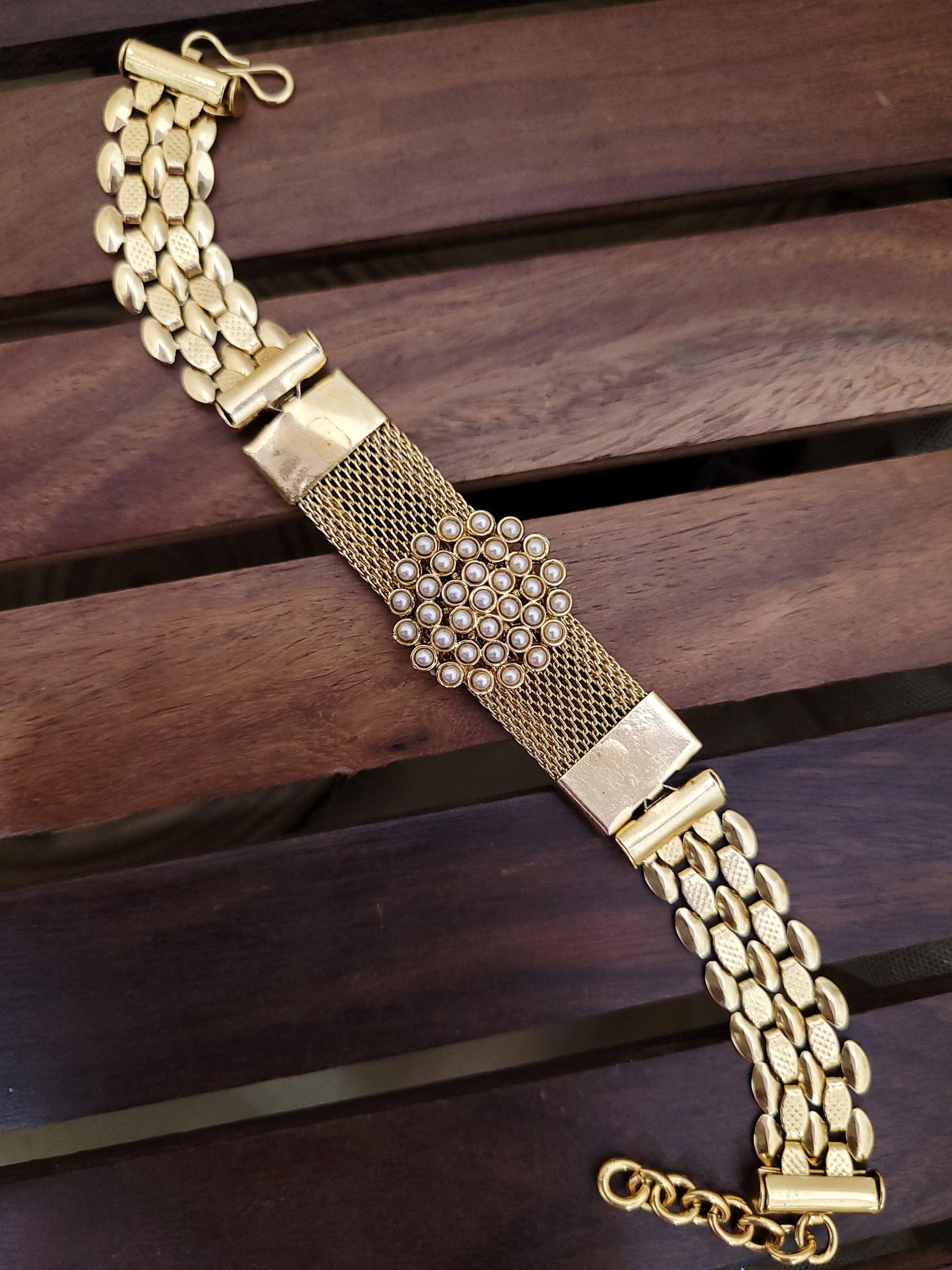 Golden White Moti Bracelet (1pic)