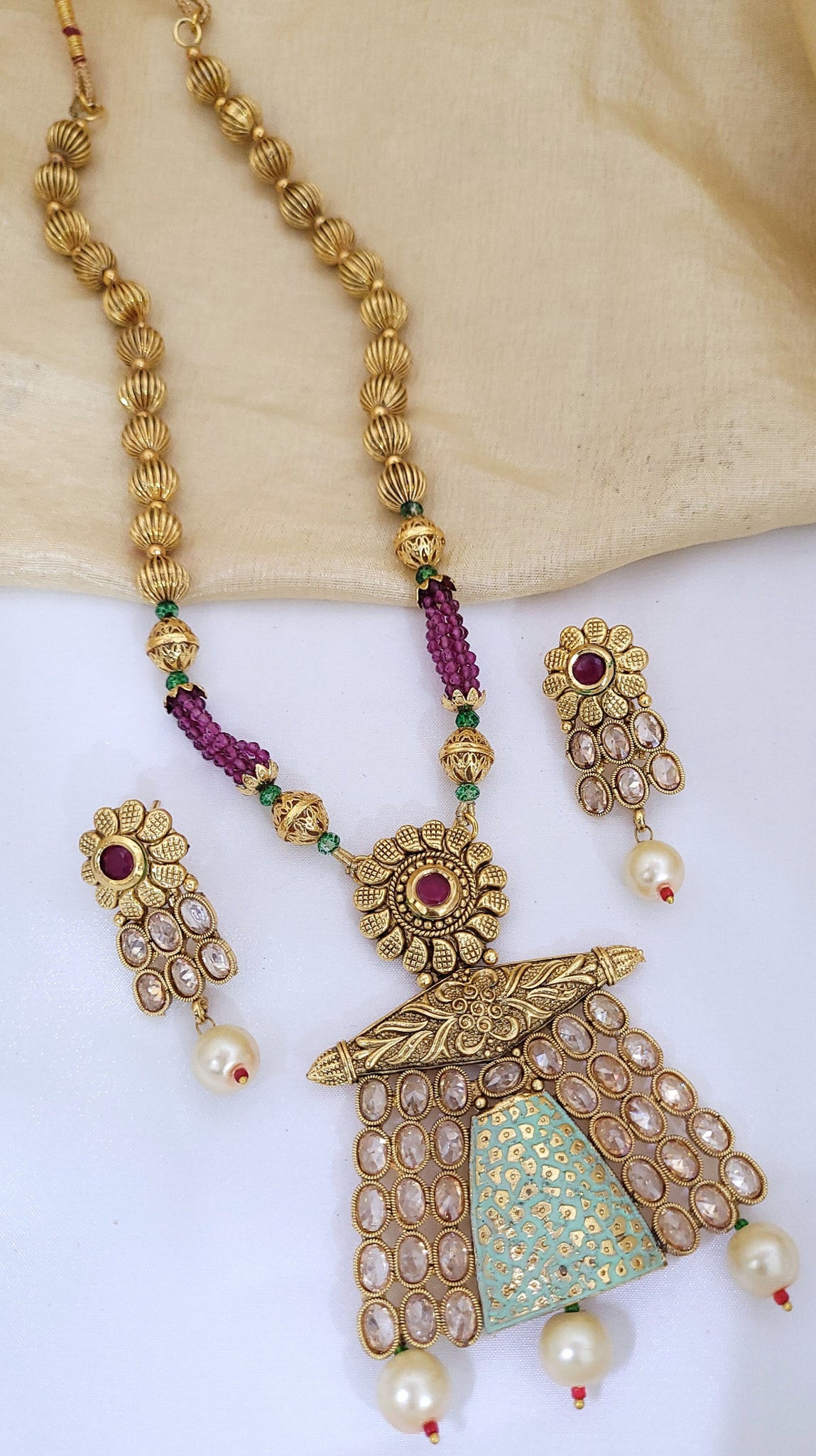 Traditional Pendent Set