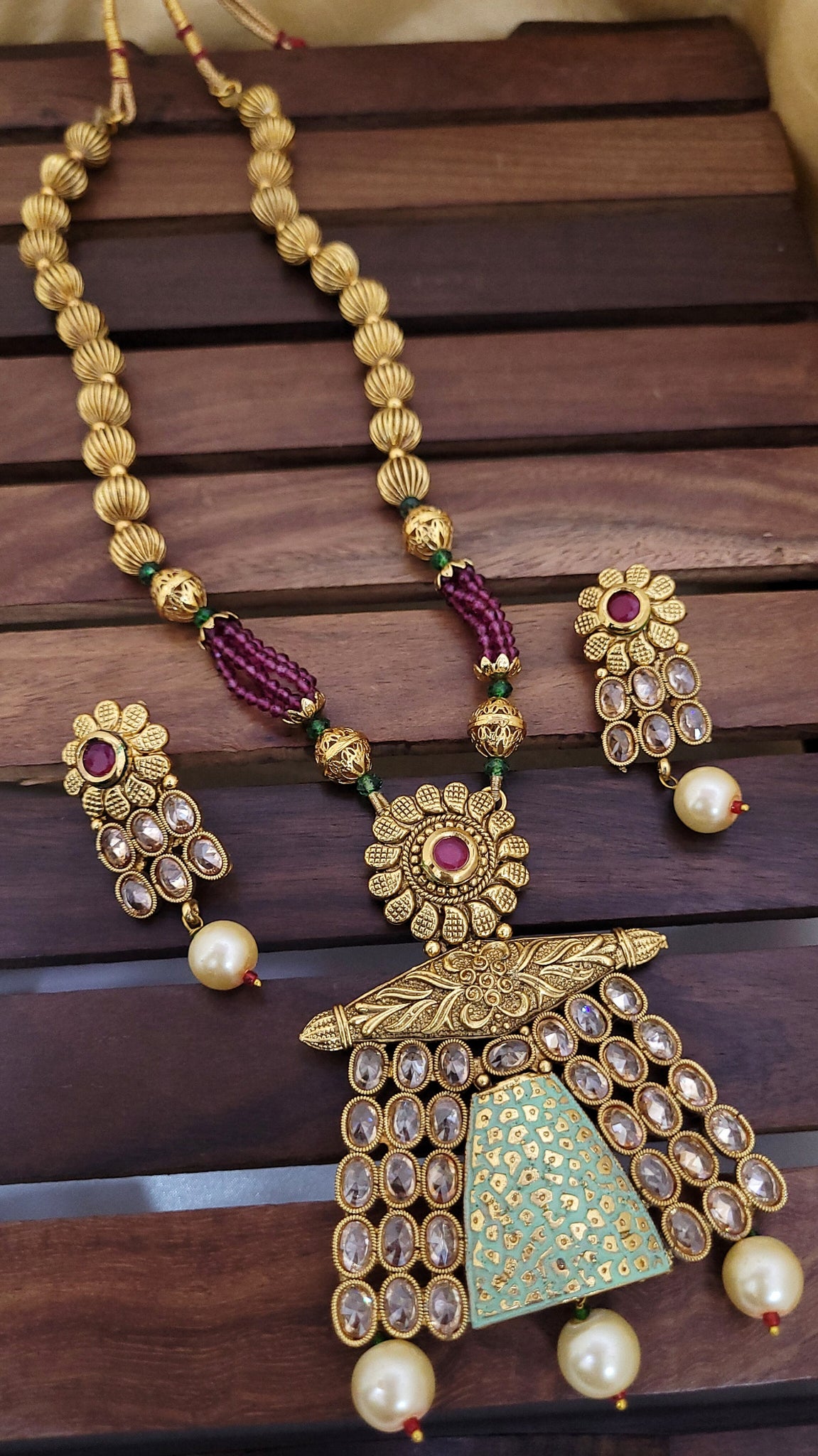 Traditional Pendent Set