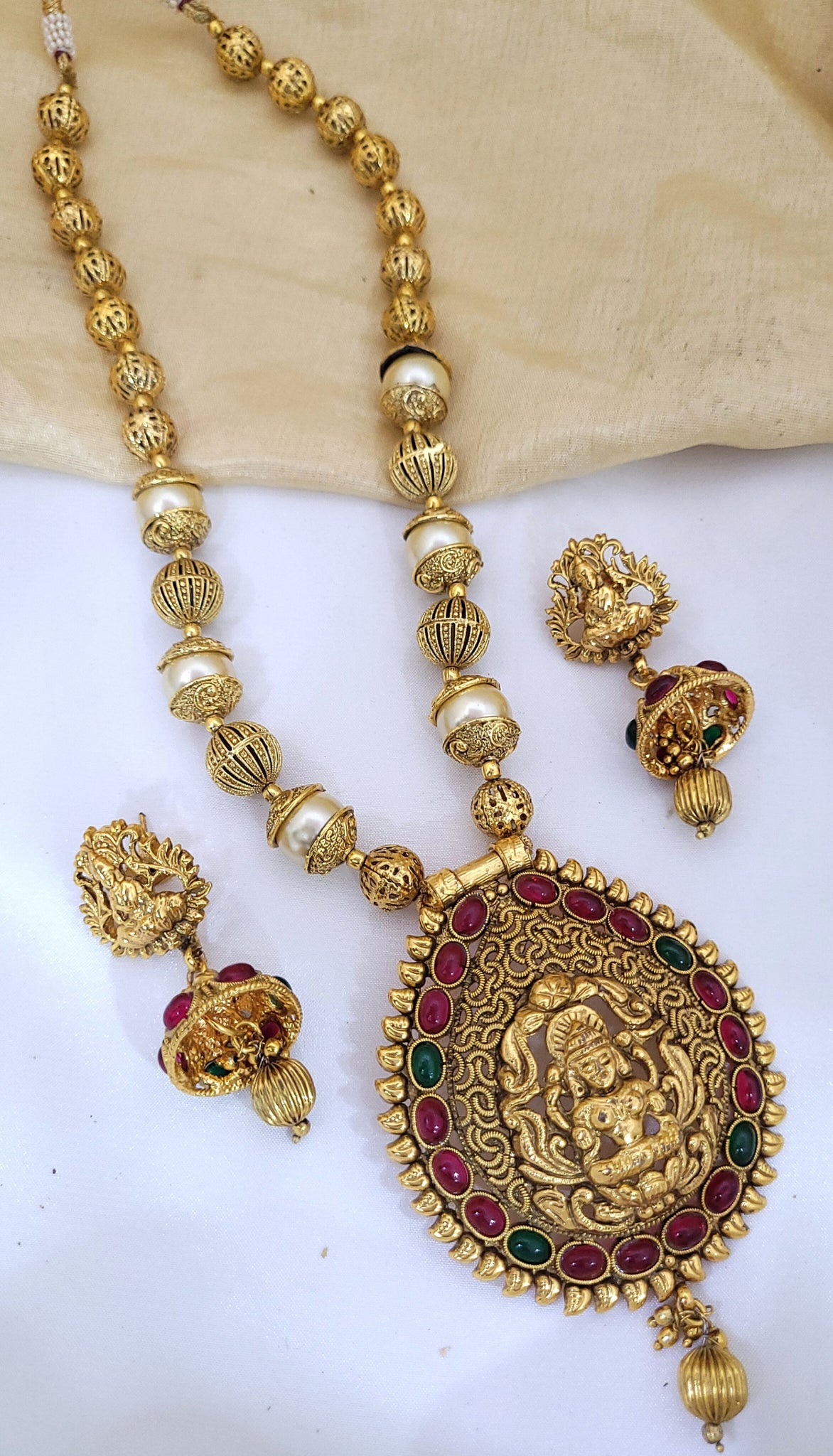 Traditional Pendent Set