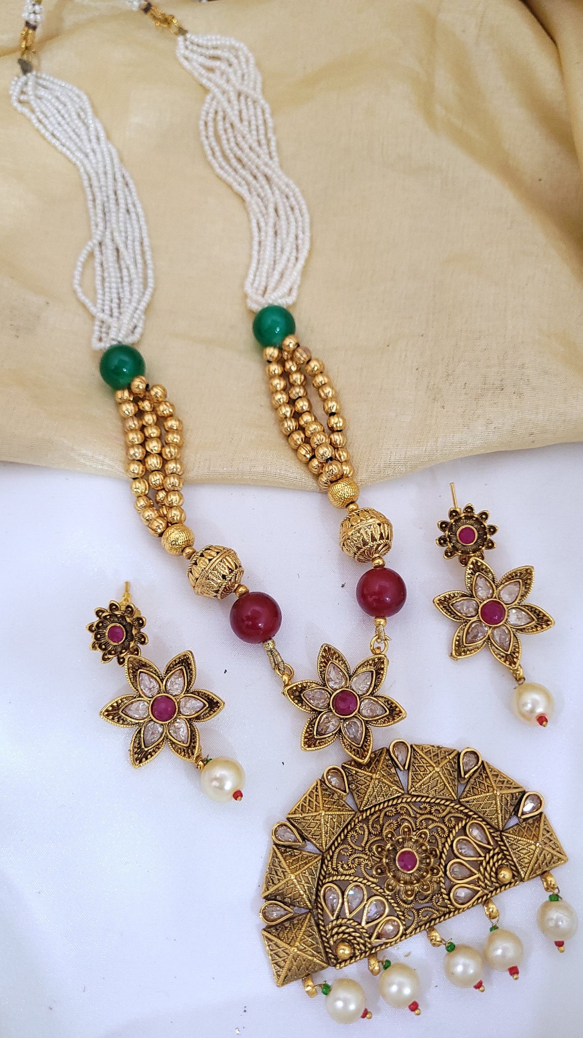 Trending Pendent Set