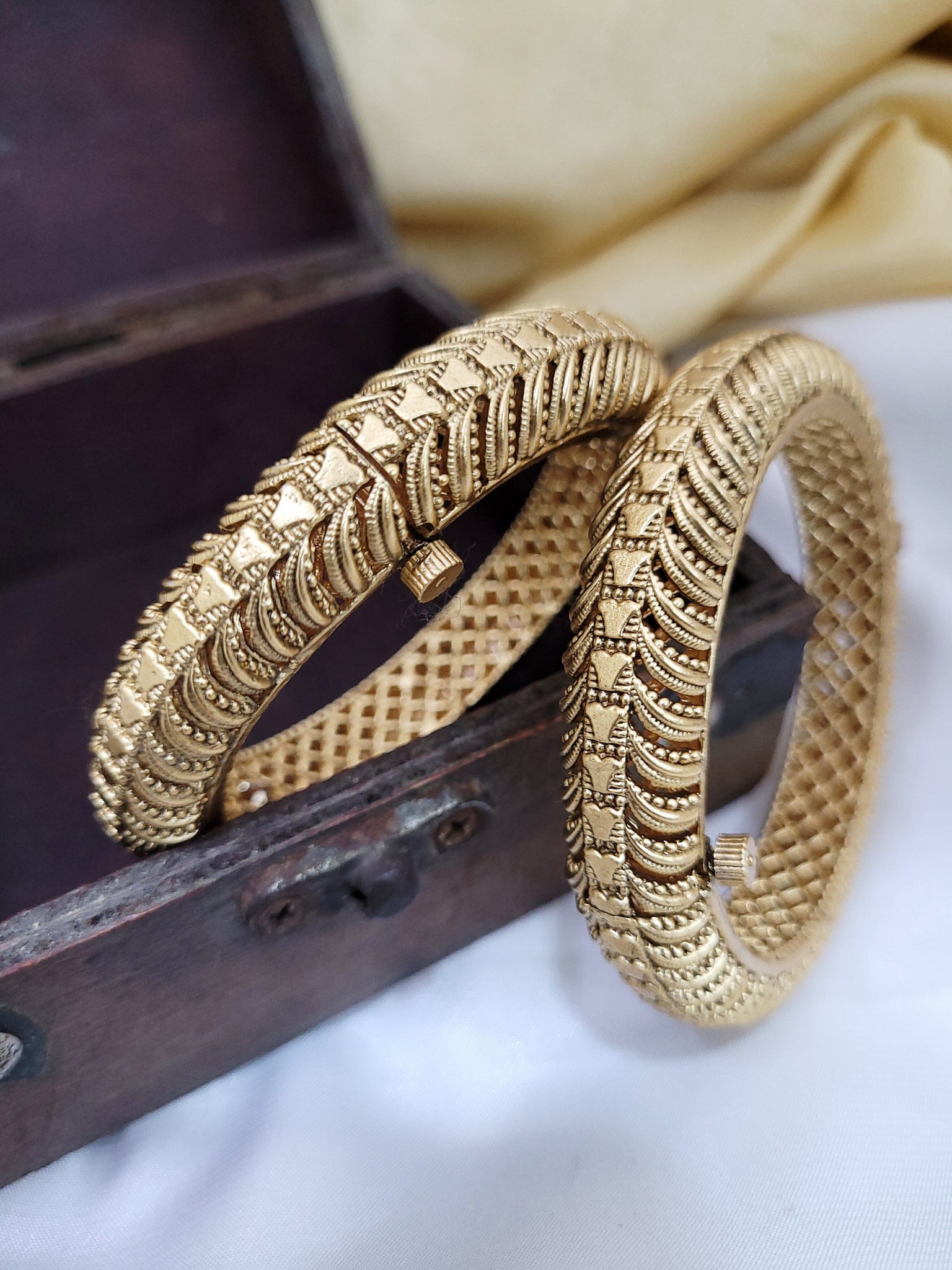 Golden Trending Bangle