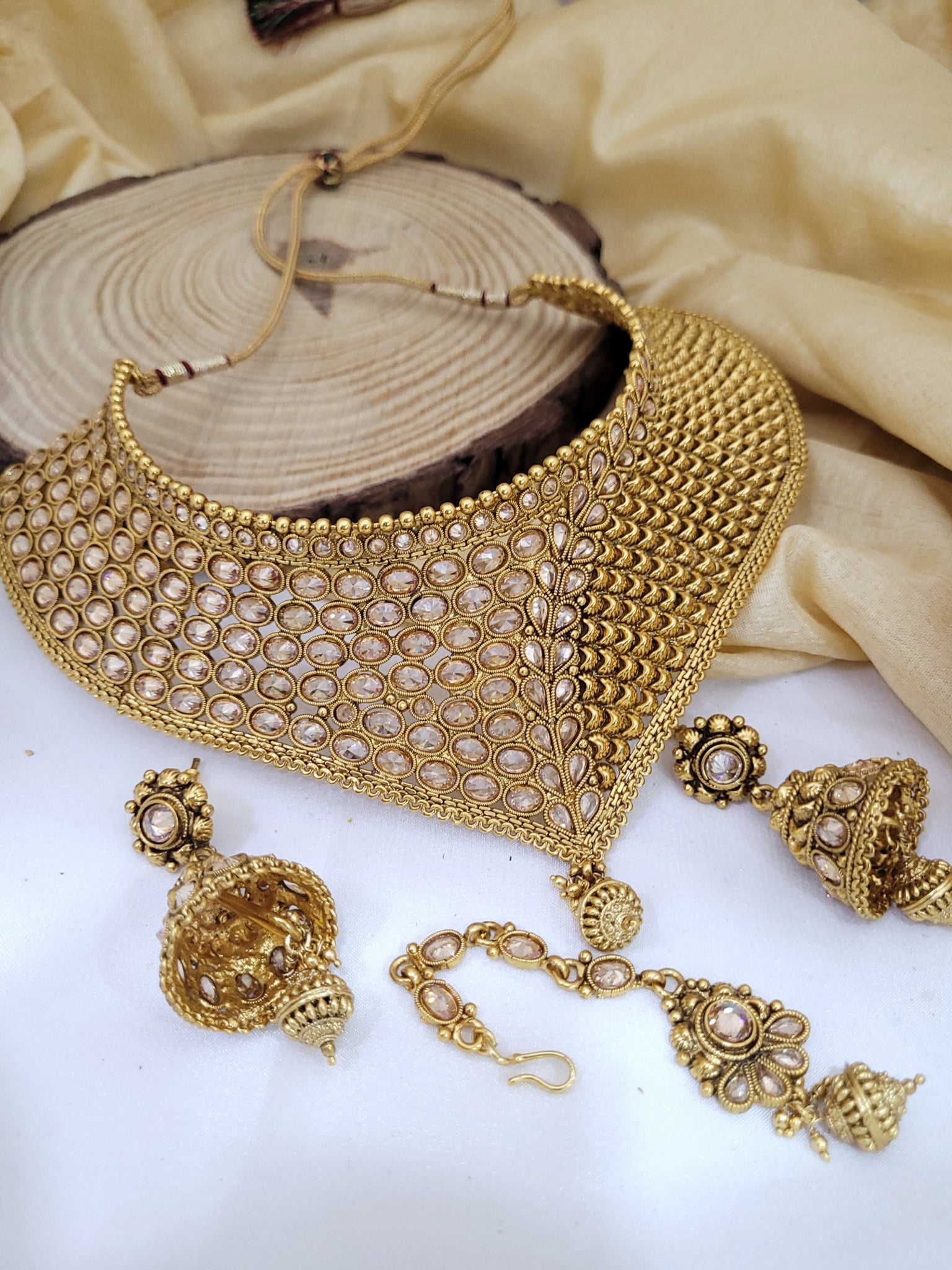 Golden Trending Bangle